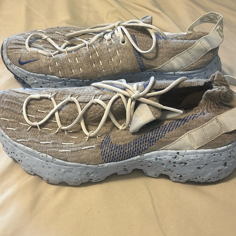 Nike Hippie space walkers ! Never worn ! Canvas upper . Size 9.